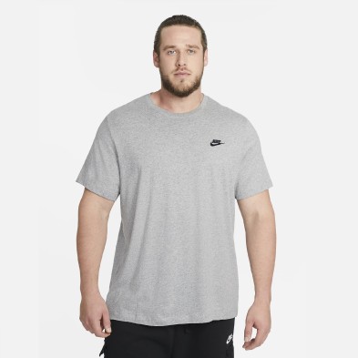 Camiseta Nike NSW Club - Comodidad y Estilo Clásico