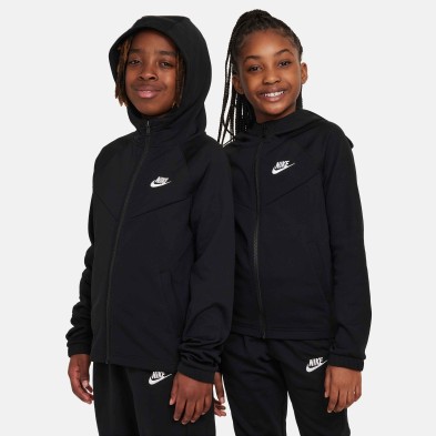 Chándal Nike Sportswear – Suavidad y Estilo para el Día a Día