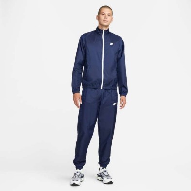 Chándal Nike Sportswear Club: Estilo y Comodidad Deportiva